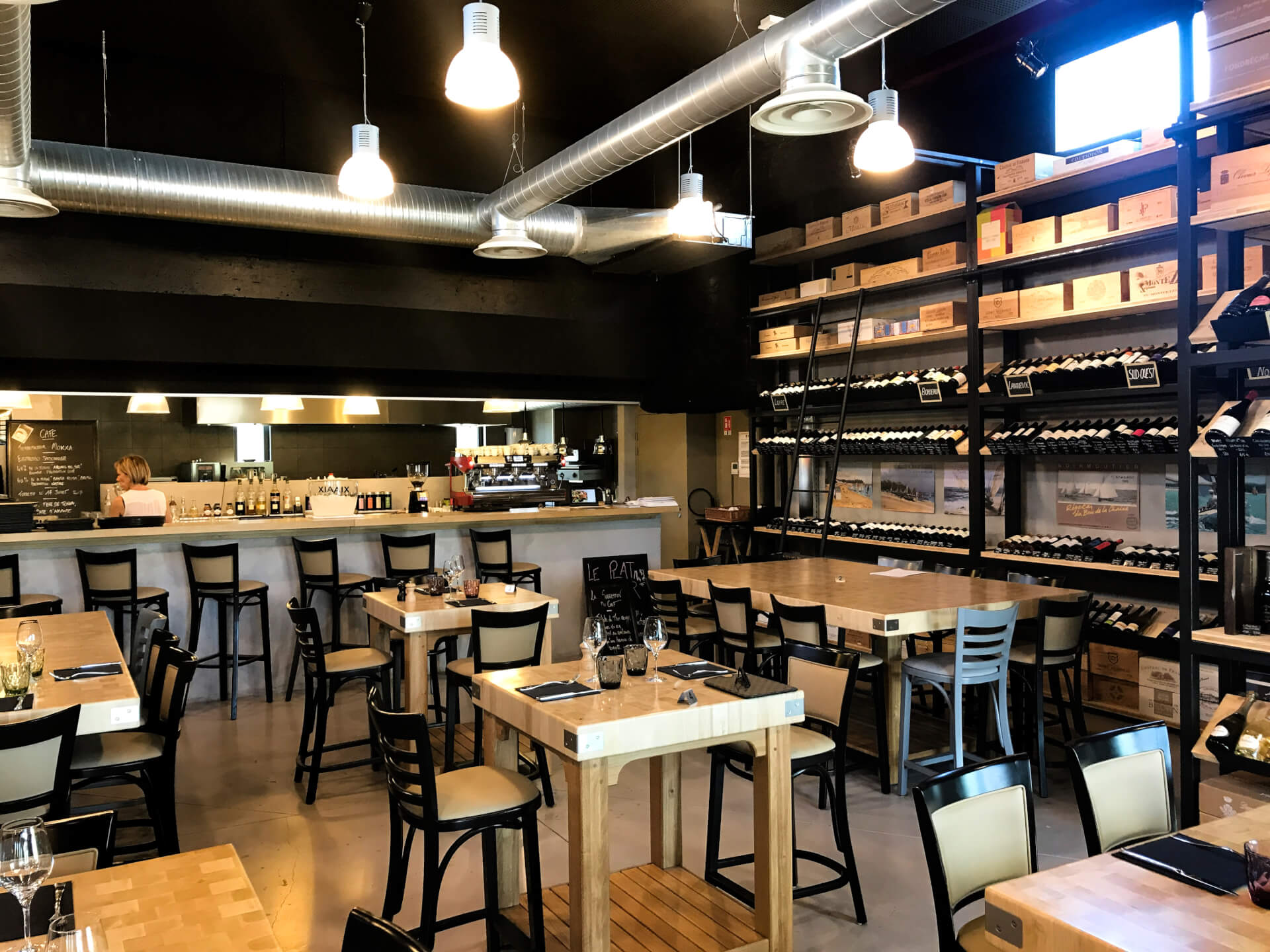 <b>Chapitre VIN</b>, Bistrot gourmand et vinothèque